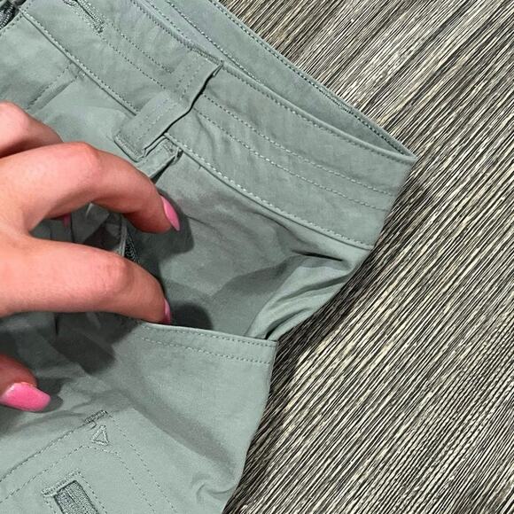 Eddie Bauer Outdoor Cargo Hiking Shorts Mid Rise Stretch Pockets Green Size 8 - Picture 2 of 7